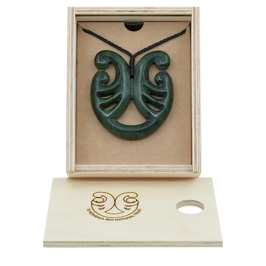 Taonga Pounamu – L190